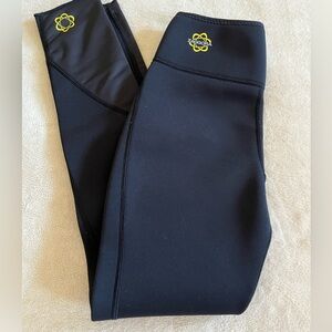 Zaggora Black Neoprene Workout Hot Pants Leggings Size Small